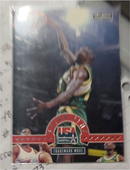 1994 SkyBox USA #17 Shawn Kemp Trademark Move — front