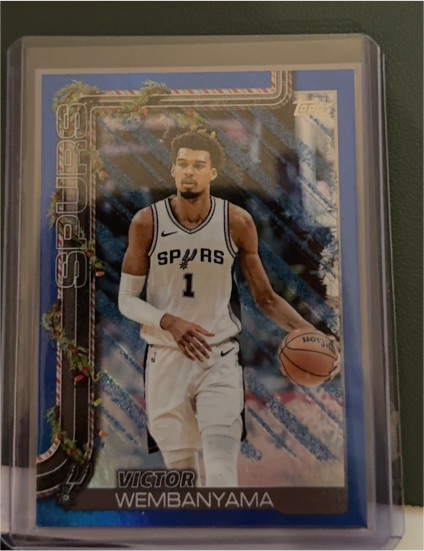 2025-26 Topps Holiday #H156 Victor Wembanyama — front