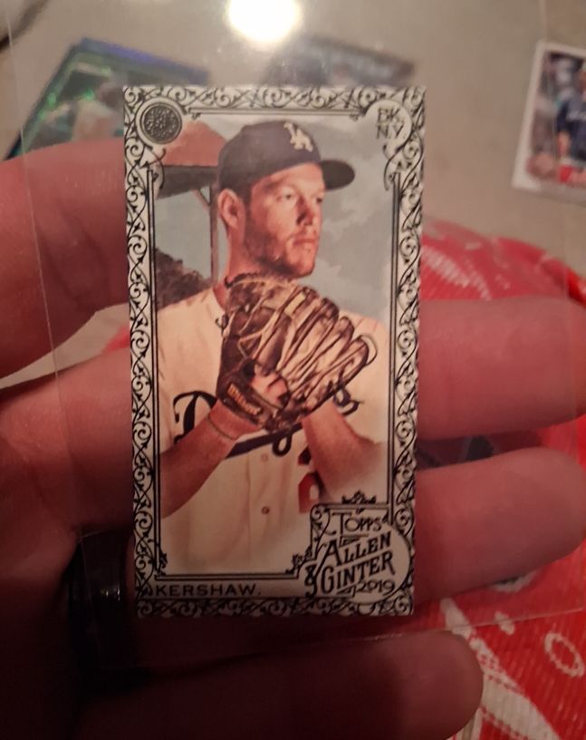 2019 Topps Allen & Ginter Gold Frame #126 Clayton Kershaw — front
