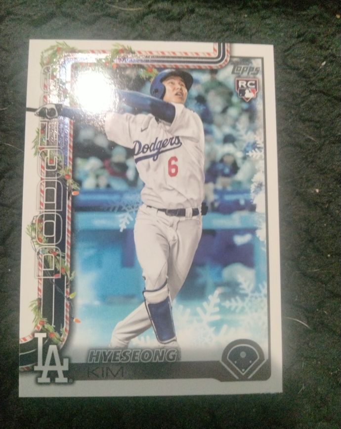 2025 Topps Holiday #H174 Hyeseong Kim — front