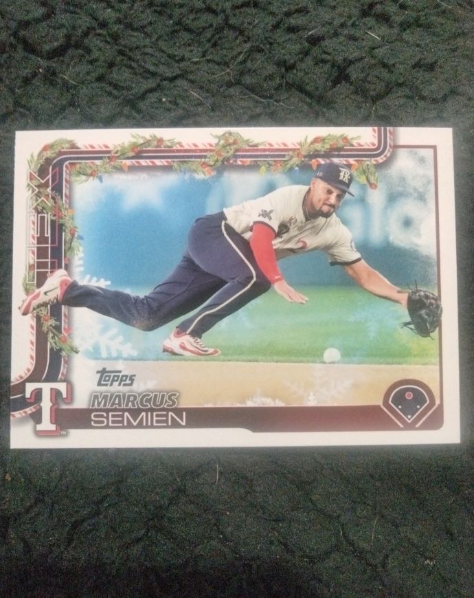 2025 Topps Holiday #H9 Marcus Semien — front