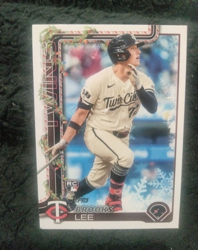 2025 Topps Holiday #H13 Brooks Lee — front