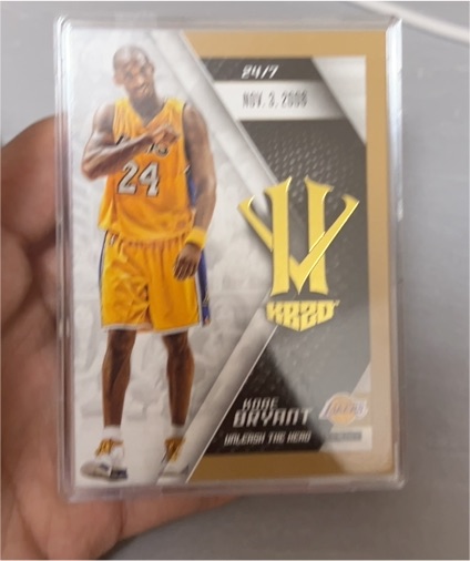 2015-16 Panini Kobe Bryant HeroVillain Unleash the Hero #13 Kobe Bryant — front