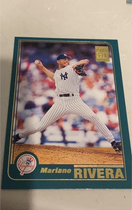 2001 Topps #560 Mariano Rivera — front