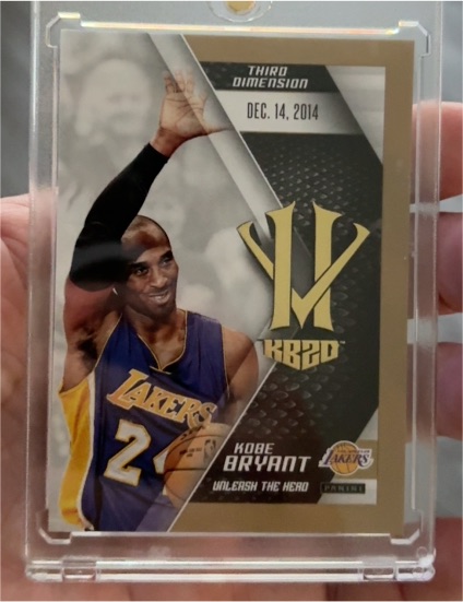 2015-16 Panini HeroVillain #20 Kobe Bryant — front