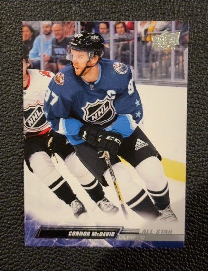 2022-23 Upper Deck Extended Series #689 Connor McDavid — front