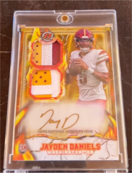 2024 Topps Resurgence Jayden Daniels Rookie Patch Auto Gold — front