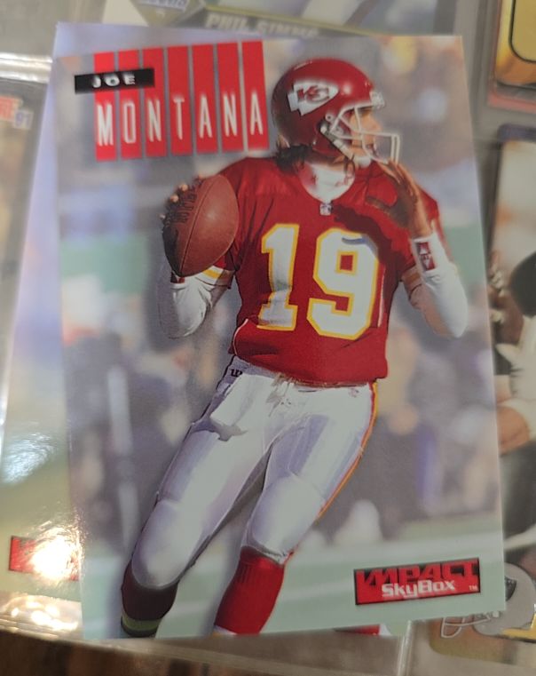 1994 SkyBox Impact #122 Joe Montana — front