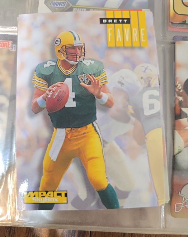 1994 SkyBox Impact #92 Brett Favre — front
