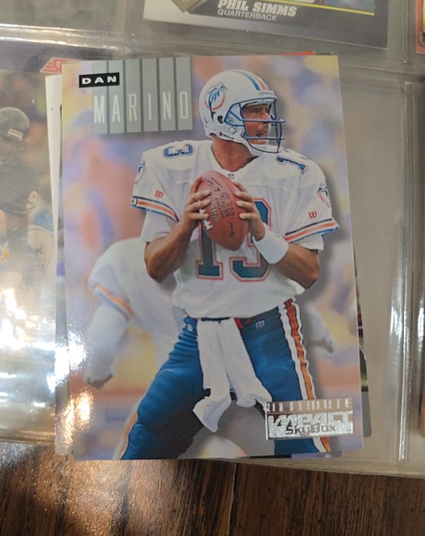 1994 SkyBox Impact Ultimate Impact #U14 Dan Marino — front