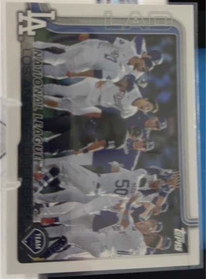 2025 Topps #302 Los Angeles Dodgers Team Card — front