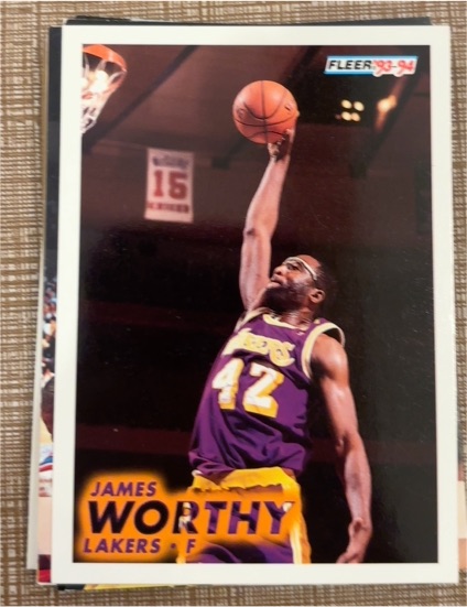 1993-94 Fleer #105 James Worthy — front