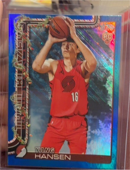 2025-26 Topps Holiday #H176 Yang Hansen — front
