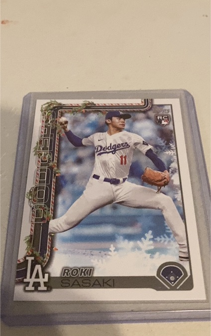 2025 Topps Holiday #H23 Roki Sasaki — front