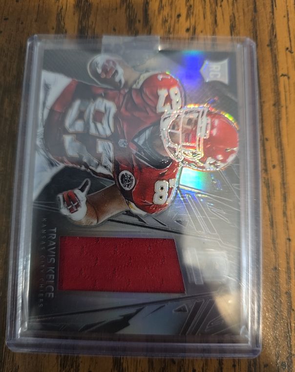 2018 Panini Football Travis Kelce Rookie Patch Card — front