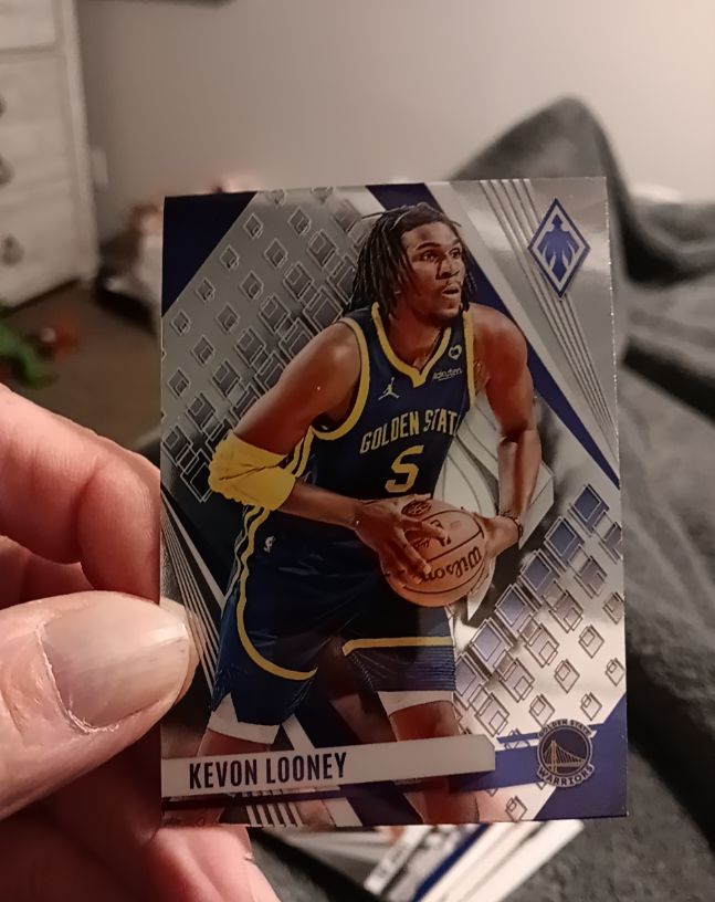 2023-24 Panini Phoenix #5 Kevon Looney — front