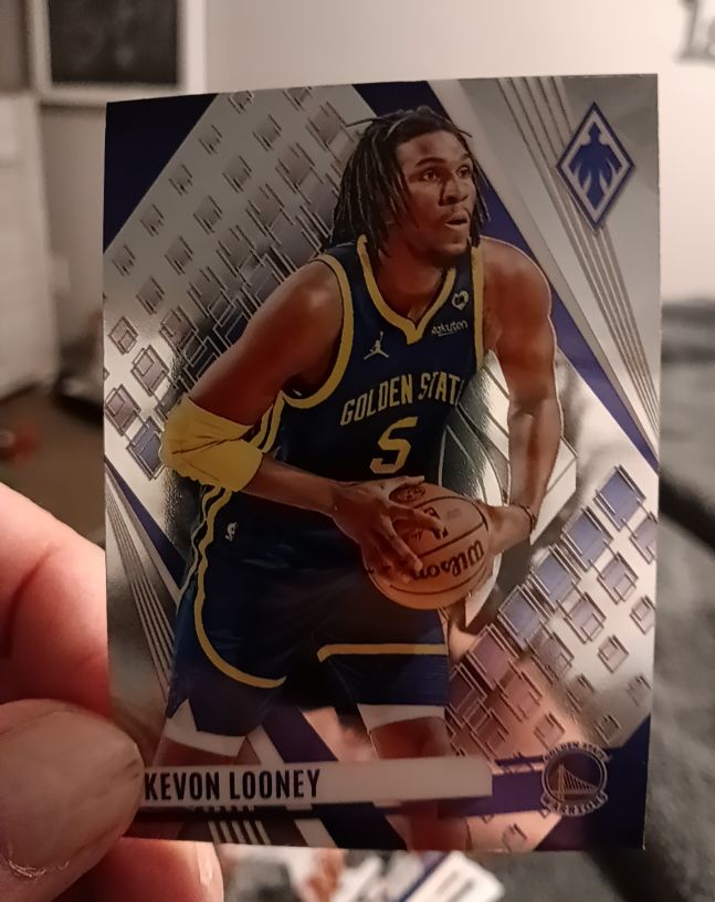 2023-24 Panini Phoenix #205 Kevon Looney — front