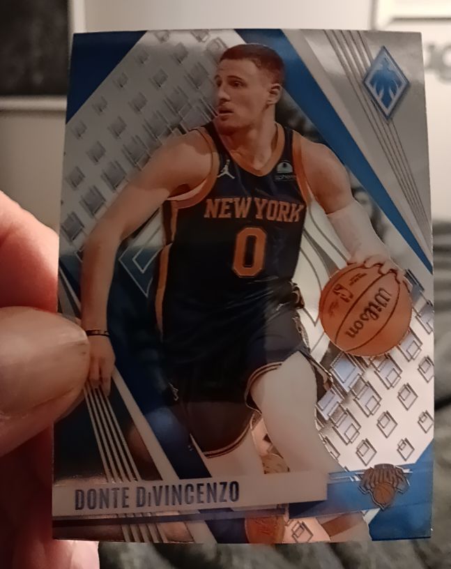 2023-24 Panini Phoenix #250 Donte DiVincenzo — front