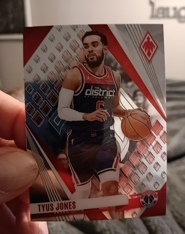 2023-24 Panini Phoenix #12 Tyus Jones — front