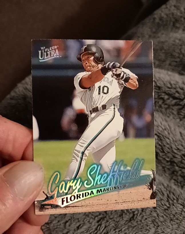 1992 Fleer Ultra #10 Gary Sheffield — front