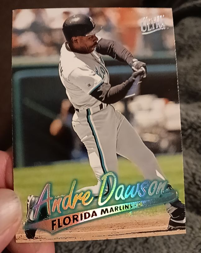 1997 Fleer Ultra #196 Andre Dawson — front