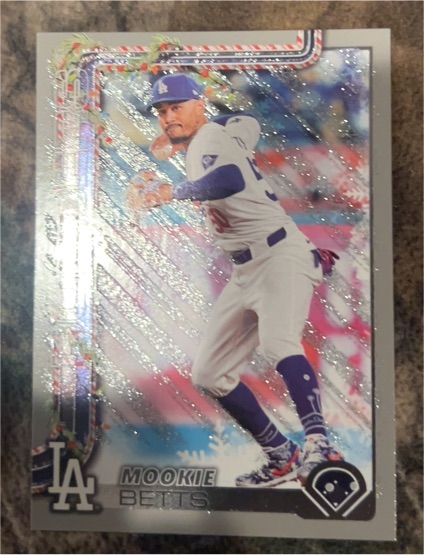 2025 Topps Holiday #H52 Mookie Betts Silver Glitter — front