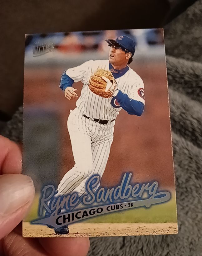 1992 Fleer Ultra #2 Ryne Sandberg — front