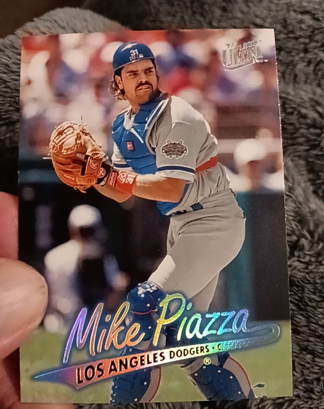 1997 Fleer Ultra #223 Mike Piazza — front