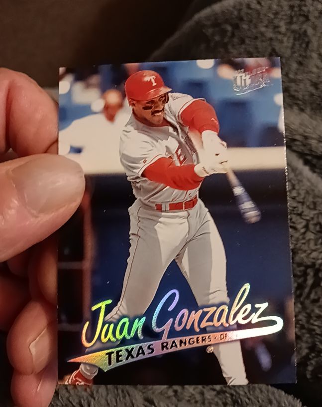 1997 Fleer Ultra #132 Juan Gonzalez — front