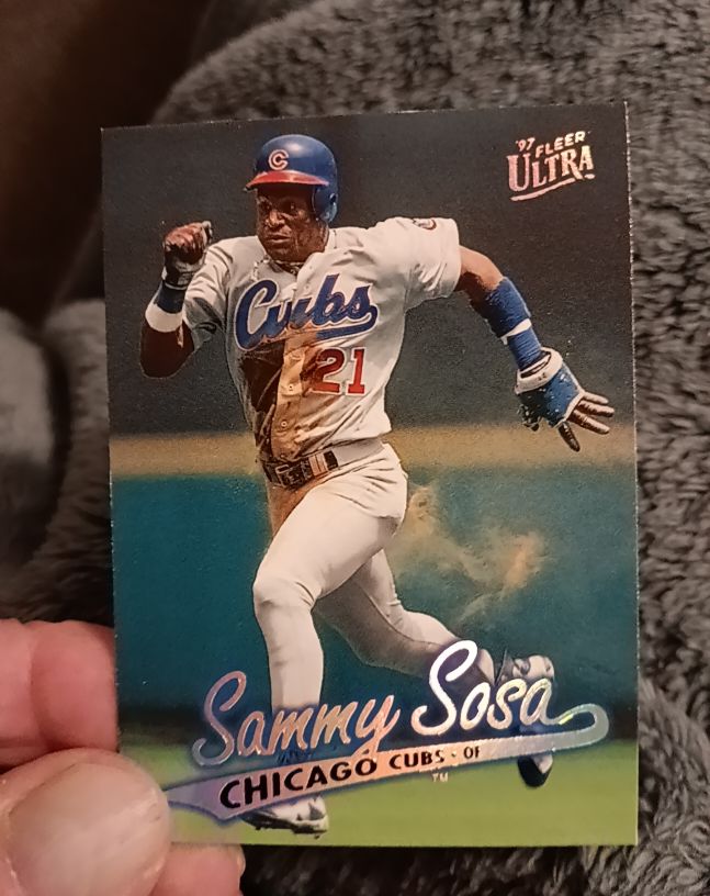 1997 Fleer Ultra #21 Sammy Sosa — front
