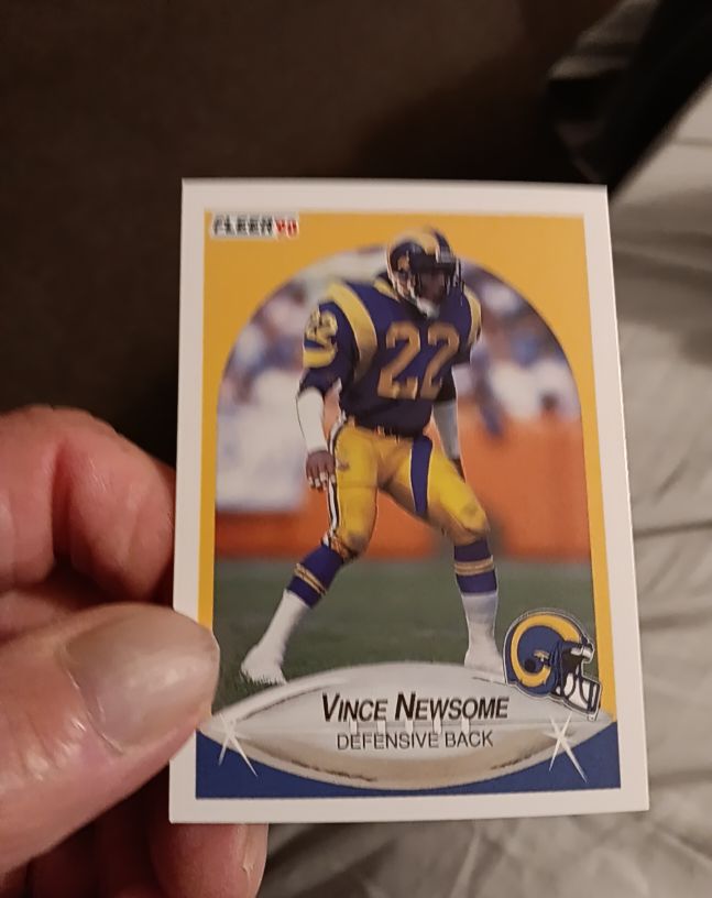 1990 Fleer #44 Vince Newsome — front