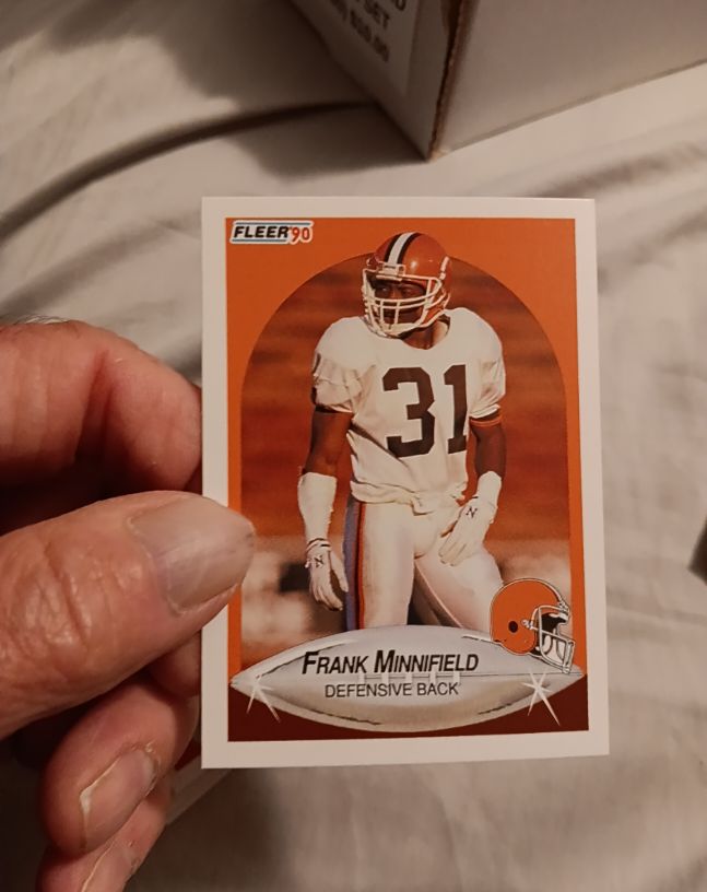1990 Fleer #56 Frank Minnifield — front