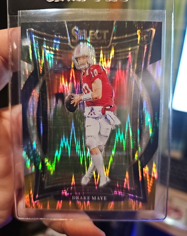 2024 Panini Select - Concourse Drake Maye #27 Black & Red Shock Prizm (RC) — front
