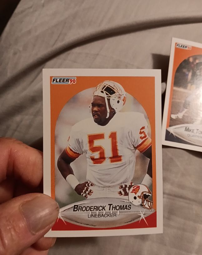1990 Fleer #357 Broderick Thomas — front