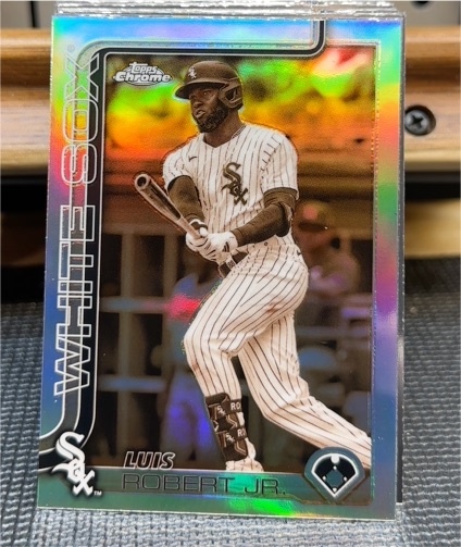 2025 Topps Chrome #177 Luis Robert Jr. — front