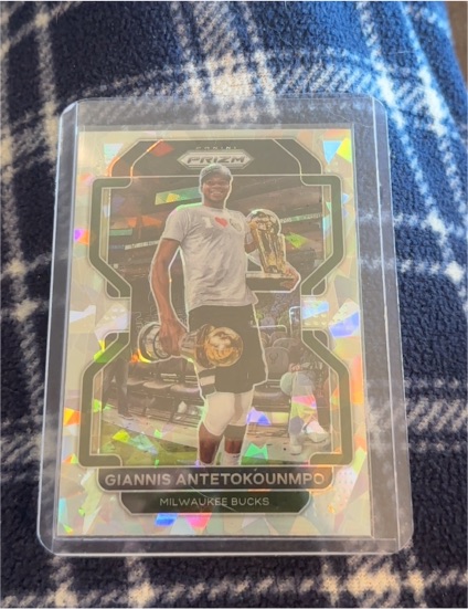 2021-22 Panini Prizm #1 Giannis Antetokounmpo — front