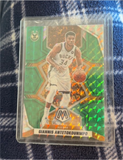 2021-22 Panini Mosaic #281 Giannis Antetokounmpo — front