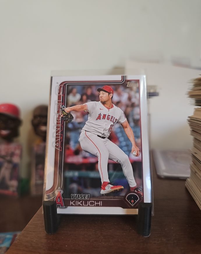 2025 Topps Holiday Baseball #H59 Yusei Kikuchi — front