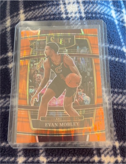 2021-22 Panini Select #5 Evan Mobley Concourse Rookie — front
