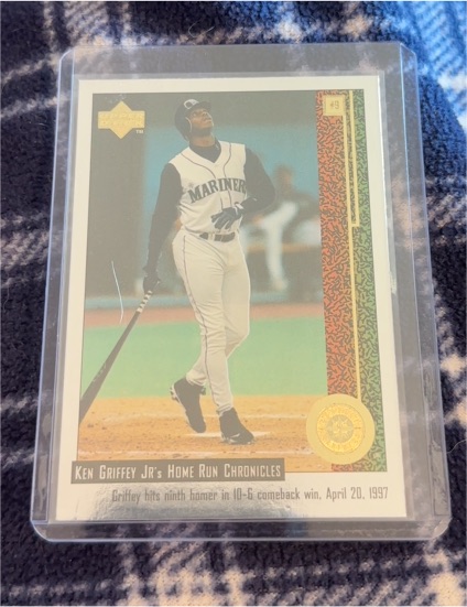 1997 Upper Deck #9 Ken Griffey Jr.'s Home Run Chronicles — front