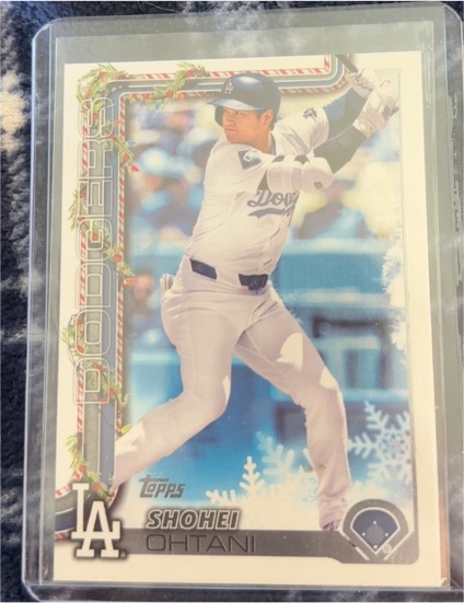 2025 Topps Holiday #H200 Shohei Ohtani — front