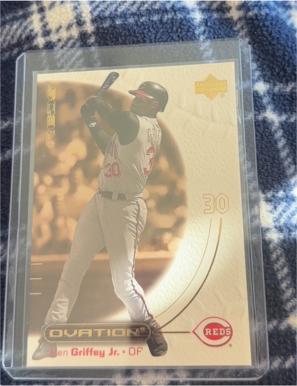 2001 Upper Deck Ovation #57 Ken Griffey Jr. — front