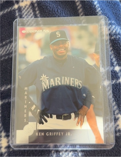 1997 Donruss #21 Ken Griffey Jr. — front