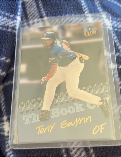 1999 Fleer Ultra The Book On #13 Tony Gwynn — front