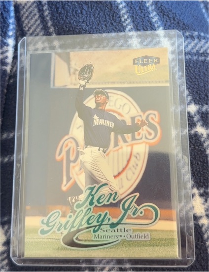 1999 Fleer Ultra #72 Ken Griffey Jr. — front