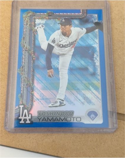 2025 Topps Holiday #H159 Yoshinobu Yamamoto — front
