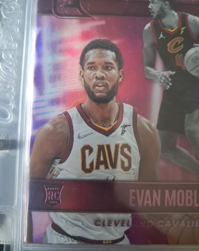 2021-22 Panini Chronicles Essentials #334 Evan Mobley — front