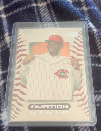 2000 Upper Deck Ovation #43 Ken Griffey Jr. — front