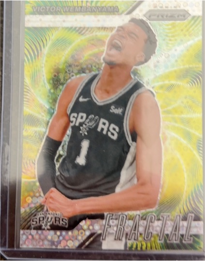 2024-25 Panini Prizm #10 Victor Wembanyama Fractal — front