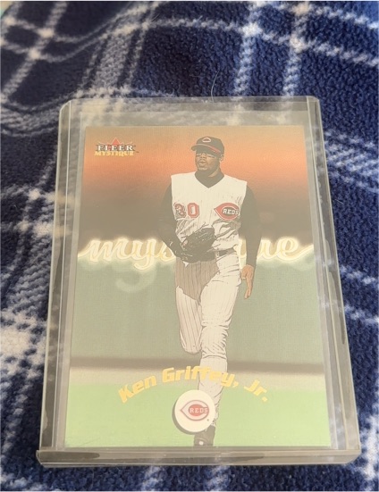 2000 Fleer Mystique #110 Ken Griffey Jr. — front